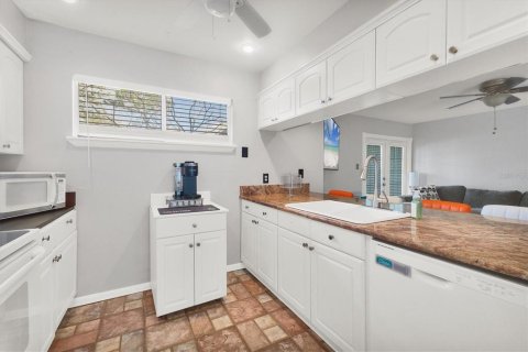 Купить кондоминиум в Сарасота, Флорида 9 комнат, 111.76м2, № 1902666 - фото 11
