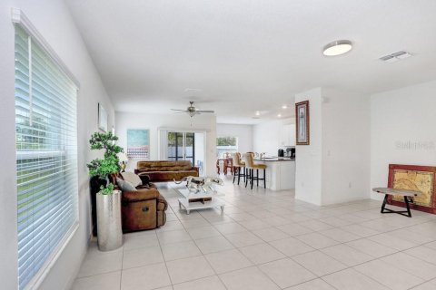 Villa ou maison à louer à Zephyrhills, Floride: 4 chambres, 192.59 m2 № 1886848 - photo 4