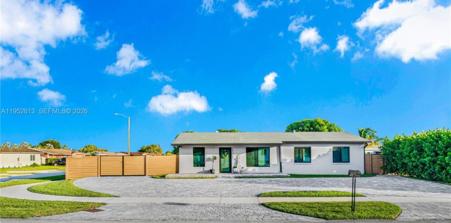 Дом в Майами, Флорида 3 спальни, 111.48м2 № 2008892