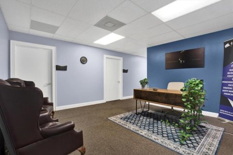 Propiedad comercial en venta en Tampa, Florida, 2820.51 m2 № 1572554 - foto 28