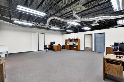 Propiedad comercial en venta en Tampa, Florida, 2820.51 m2 № 1572554 - foto 21