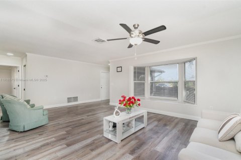 Casa en venta en North Port, Florida, 4 dormitorios, 159.42 m2 № 2054639 - foto 2