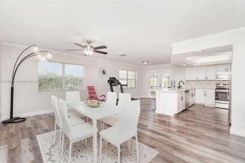 Casa en venta en North Port, Florida, 4 dormitorios, 159.42 m2 № 2054639 - foto 10