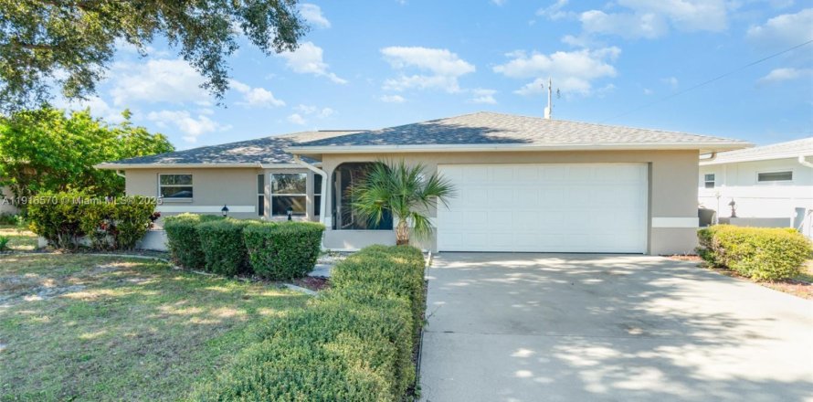 Casa en North Port, Florida 4 dormitorios, 159.42 m2 № 2054639