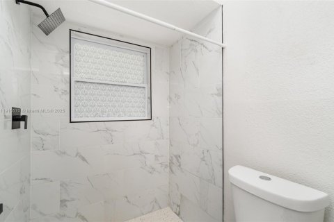 Casa en venta en North Port, Florida, 4 dormitorios, 159.42 m2 № 2054639 - foto 18