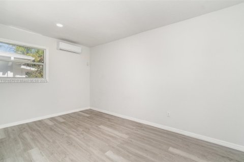 Casa en venta en North Port, Florida, 4 dormitorios, 159.42 m2 № 2054639 - foto 15