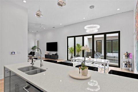 Villa ou maison à vendre à Tampa, Floride: 5 chambres, 348.29 m2 № 1873588 - photo 18