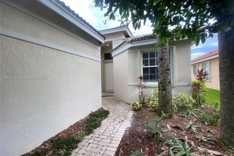Casa en alquiler en Port St. Lucie, Florida, 3 dormitorios, 151.34 m2 № 1936902 - foto 2