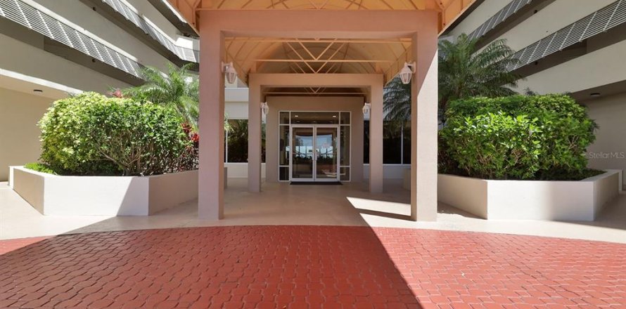 Condo in Daytona Beach Shores, Florida, 3 bedrooms  № 1533233