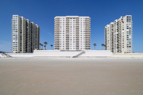 Condo in Daytona Beach Shores, Florida, 3 bedrooms  № 1533233 - photo 21