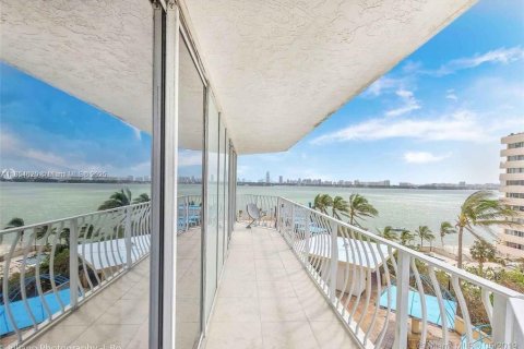 Condominio en venta en North Bay Village, Florida, 2 dormitorios, 98.57 m2 № 1871892 - foto 11