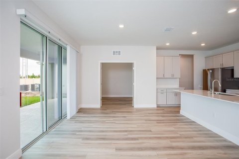 Casa en venta en San Antonio, Florida, 5 dormitorios, 281.03 m2 № 1791701 - foto 8
