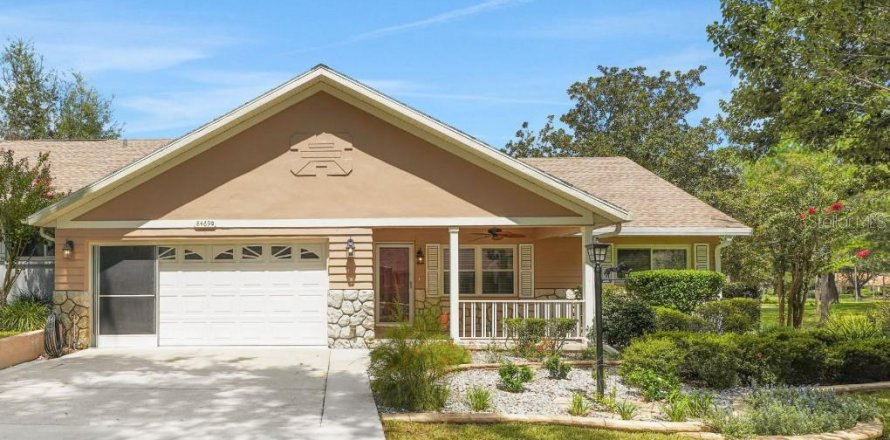 House in Ocala, Florida 2 bedrooms, 156.82 sq.m. № 1903969