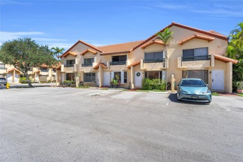 Townhouse in Miami, Florida 2 bedrooms, 107.02 sq.m. № 1689269 - photo 2