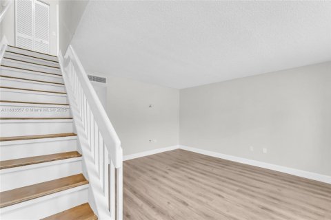 Townhouse in Miami, Florida 2 bedrooms, 107.02 sq.m. № 1689269 - photo 5