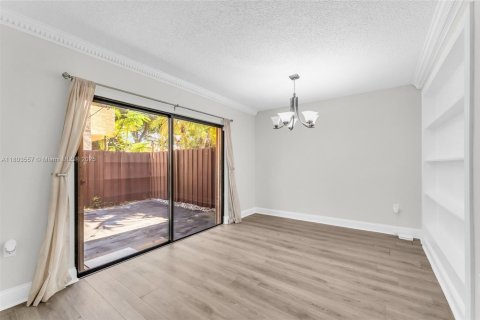 Townhouse in Miami, Florida 2 bedrooms, 107.02 sq.m. № 1689269 - photo 21