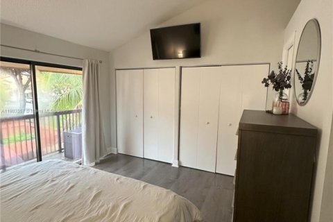 Townhouse in Miami, Florida 2 bedrooms, 107.02 sq.m. № 1689269 - photo 28
