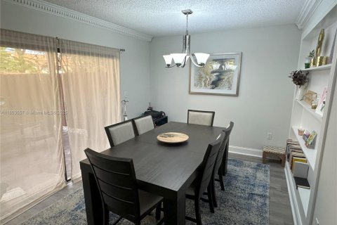 Townhouse in Miami, Florida 2 bedrooms, 107.02 sq.m. № 1689269 - photo 22