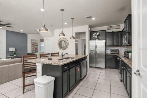 House in Davenport, Florida 5 bedrooms, 232.63 sq.m. № 2221375 - photo 8