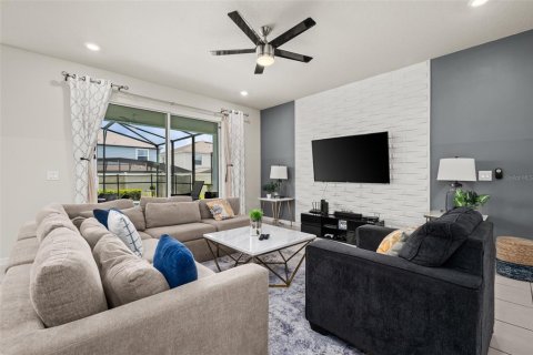 House in Davenport, Florida 5 bedrooms, 232.63 sq.m. № 2221375 - photo 4