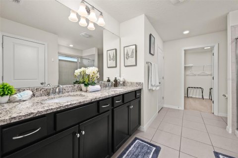 House in Davenport, Florida 5 bedrooms, 232.63 sq.m. № 2221375 - photo 19