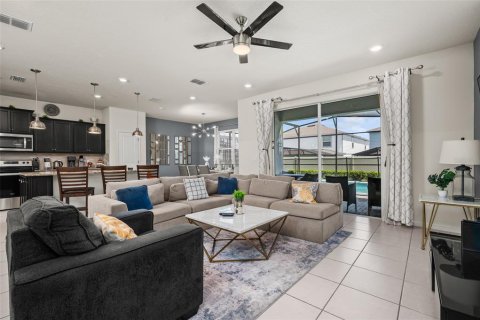 House in Davenport, Florida 5 bedrooms, 232.63 sq.m. № 2221375 - photo 5