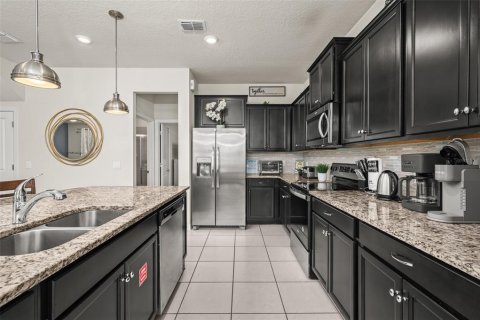 House in Davenport, Florida 5 bedrooms, 232.63 sq.m. № 2221375 - photo 7