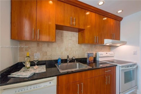 Condo in Fort Lauderdale, Florida, 1 bedroom  № 1730173 - photo 3