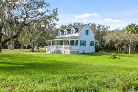 House in Vero Beach, Florida 4 bedrooms, 641.49 sq.m. № 1014268 - photo 1