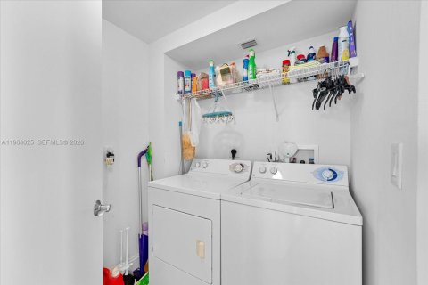 Condo in Aventura, Florida, 3 bedrooms  № 2025966 - photo 28