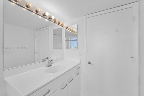 Condo in Aventura, Florida, 3 bedrooms  № 2025966 - photo 27