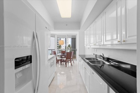 Condo in Aventura, Florida, 3 bedrooms  № 2025966 - photo 16
