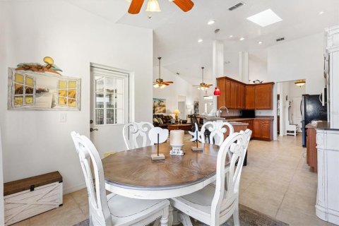 House in Leesburg, Florida 3 bedrooms, 185.25 sq.m. № 2231441 - photo 7
