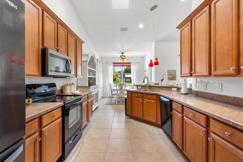 House in Leesburg, Florida 3 bedrooms, 185.25 sq.m. № 2231441 - photo 6