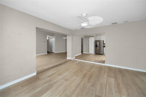 House in Clearwater, Florida 3 bedrooms, 140.84 sq.m. № 1898940 - photo 18
