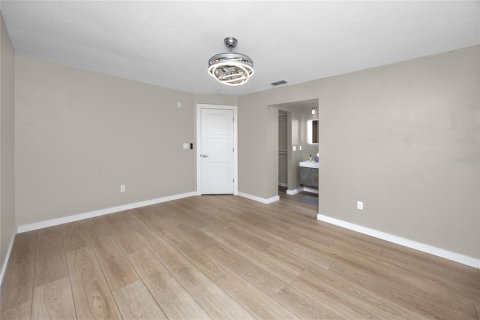 House in Clearwater, Florida 3 bedrooms, 140.84 sq.m. № 1898940 - photo 21