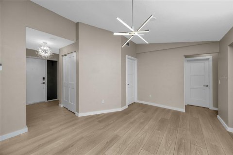 House in Clearwater, Florida 3 bedrooms, 140.84 sq.m. № 1898940 - photo 13