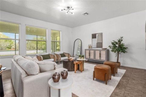 House in Orlando, Florida 5 bedrooms, 338.72 sq.m. № 1719781 - photo 11