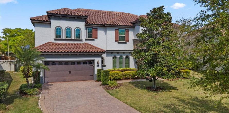 House in Orlando, Florida 5 bedrooms, 338.72 sq.m. № 1719781