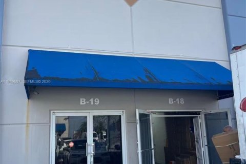 Immobilier commercial à Miami Gardens, Floride № 2051815
