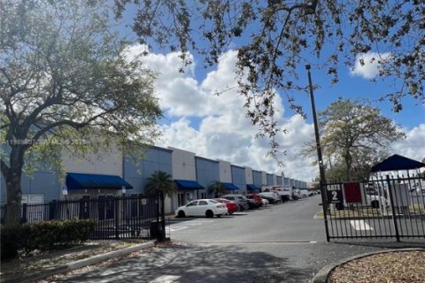 Immobilier commercial à vendre à Miami Gardens, Floride № 2051815 - photo 8