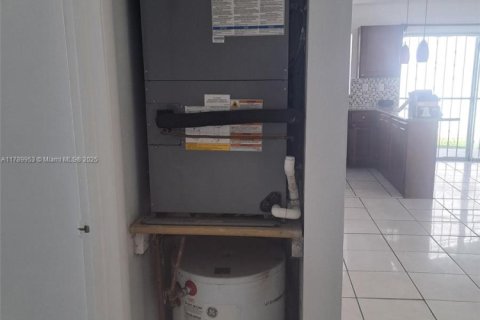 House in Miami, Florida 3 bedrooms, 96.25 sq.m. № 1730841 - photo 25