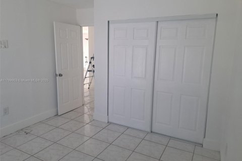 House in Miami, Florida 3 bedrooms, 96.25 sq.m. № 1730841 - photo 18