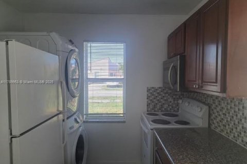 House in Miami, Florida 3 bedrooms, 96.25 sq.m. № 1730841 - photo 13