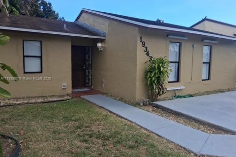 House in Miami, Florida 3 bedrooms, 96.25 sq.m. № 1730841 - photo 3