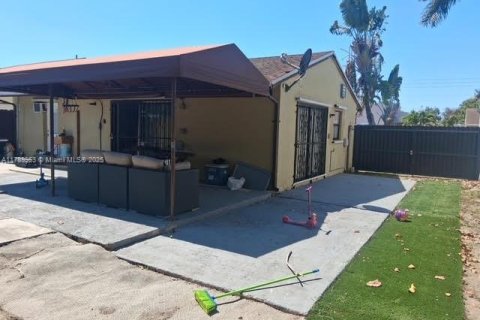 House in Miami, Florida 3 bedrooms, 96.25 sq.m. № 1730841 - photo 22