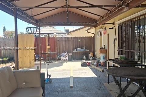 House in Miami, Florida 3 bedrooms, 96.25 sq.m. № 1730841 - photo 24