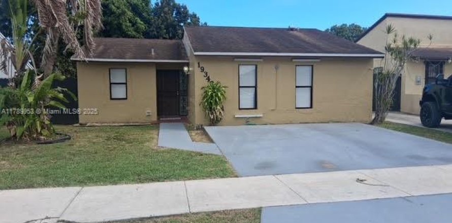 House in Miami, Florida 3 bedrooms, 96.25 sq.m. № 1730841