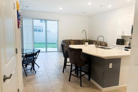 Townhouse in Kissimmee, Florida 3 bedrooms, 127.55 sq.m. № 1900634 - photo 7