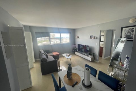 Copropriété à louer à Miami Beach, Floride: 2 chambres, 65.03 m2 № 1921597 - photo 4